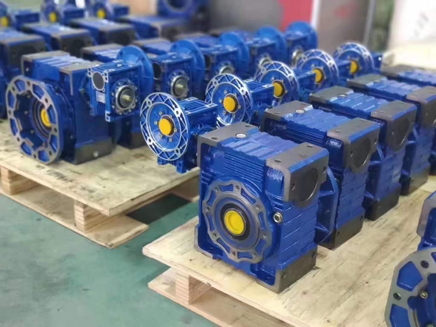 KF77-YVP5.5KW-40.04减速机维修FF107R77DT90L4